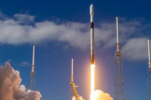 SpaceX Meluncurkan 20 Satelit Starlink Sekaligus ke Luar Angkasa