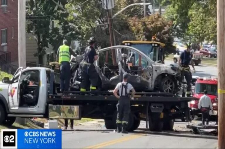 Tabrak Gedung, Mobil Listrik Tesla Meledak seperti Bom 