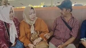 Viral! Emak-emak Temukan Mantan Guru SD yang Mengamen di Terminal Tawang Alun Jember