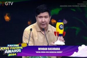 Windah Basudara Sabet Penghargaan Social Media Icon di Amazing Kids Favorite Awards 2024