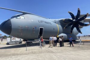 Airbus mengenalkan pesawat A400M pesanan Indonesia di BIAS