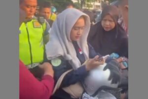 Aksi Heroik Mahasiswi Cantik Kejar Penjambret, Motor Ditabrakkan ke Pelaku hingga Terjatuh