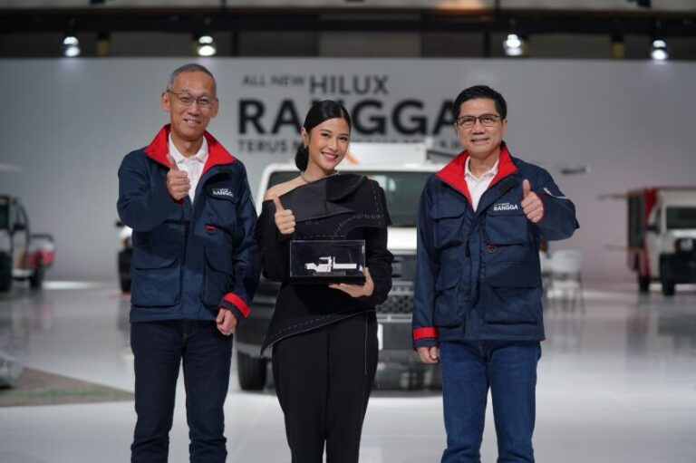 Alasan Dian Sastro Jatuh Cinta dengan Hilux Rangga