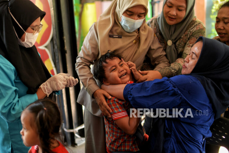 Anak dengan Autisme, Amankah Diberikan Imunisasi Polio?