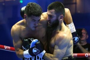 Artur Beterbiev vs Dmitry Bivol Harus Duel Ulang, Roy Jones: Konyol, Seharusnya Draw!