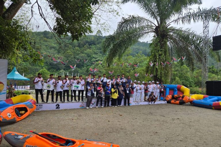 Arung jeram – DIY beri kejutan di sprint R6 putri dengan raihan emas