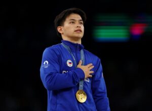 Atlet Filipina Peraih Dua Emas Olimpiade Paris Ribut dengan Ibunya