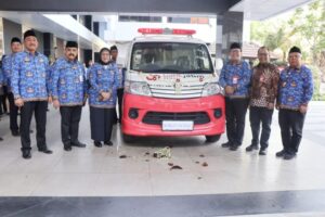 Bank Jatim Serahkan Bantuan 1 Unit Ambulans ke BKD Jatim