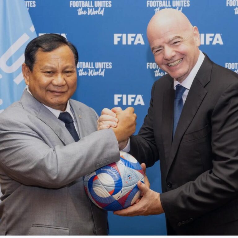 Bertemu Prabowo dan Erick Thohir, Ini Janji Presiden FIFA untuk Sepak Bola Indonesia