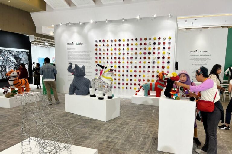 Bibit.id pamerkan karya seni “Knit by Knit” di Art Jakarta 2024