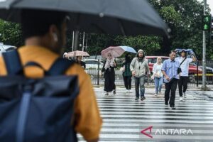 BMKG prakirakan sebagian Jakarta diguyur hujan Sabtu siang