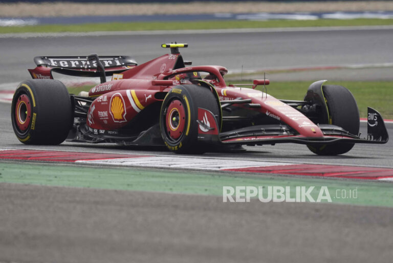 Carlos Sainz Malu Atas Insiden Tabrakan dengan Perez di GP Azerbaijan