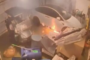 Dampak Badai Helene, Mobil Tesla Terbakar setelah Terendam Air Asin 