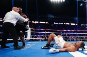 Derek Chisora Robohkan Joe Joyce di Depan Oleksandr Usyk