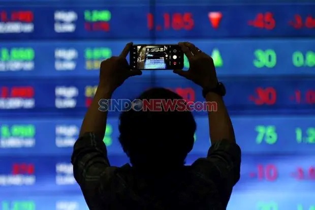 Ditutup di Zona Hijau, IHSG Hari Ini Menguat ke 7.672