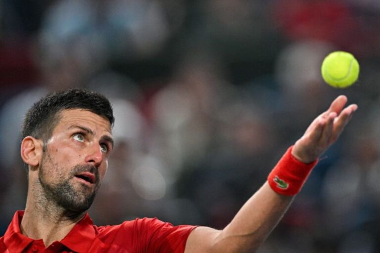 Djokovic melaju ke semifinal Shanghai Masters untuk kejar gelar ke-100