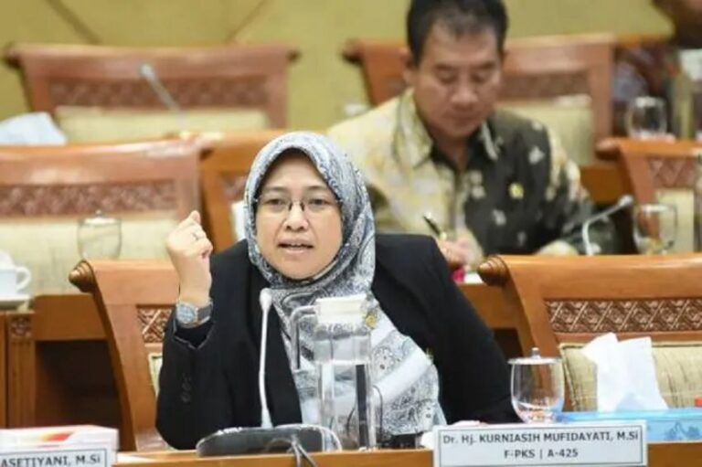 DPR Minta Kemenkes dan Kemnaker Turun Tangan Atasi Larangan Jilbab di RS Medistra