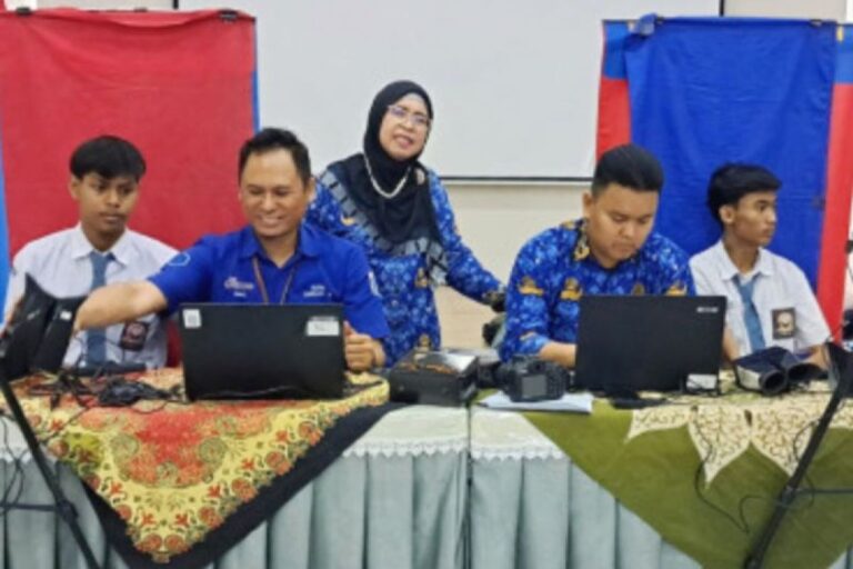 Dukcapil Jaksel jemput bola mudahkan pelajar miliki KTP elektronik