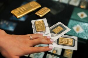 Harga Emas Antam Turun Rp2.000 per Gram, Ini Daftar Lengkapnya