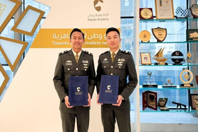 Hebat! 2 Perwira TNI AD Raih Summa Cumlaude di Rabdan Academy