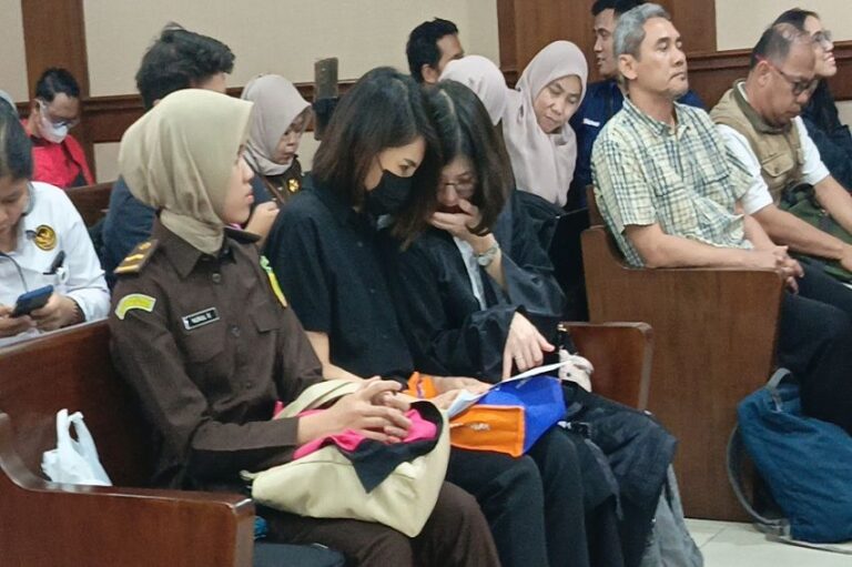 Helena Lim Keram Leher, Pengadilan Tipikor Tunda Sidang Kasus Dugaan Korupsi IUP Timah