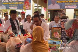 Heru Budi pantau pemberian sembako murah di Jakarta Utara