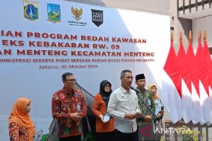 Heru serahkan 20 kunci rumah renovasi korban kebakaran di Menteng