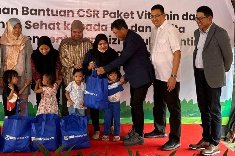 Ibu dan Anak di Mampang Prapatan Dapat Bantuan CSR Stunting