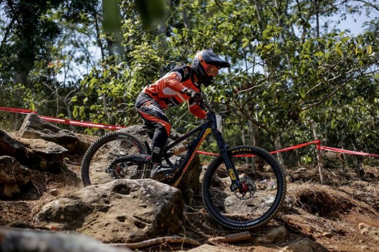 Indonesian Downhill 2024 Seri Kedua: Downhillers Elite Berburu Gelar Juara di Ternadi Bike Park