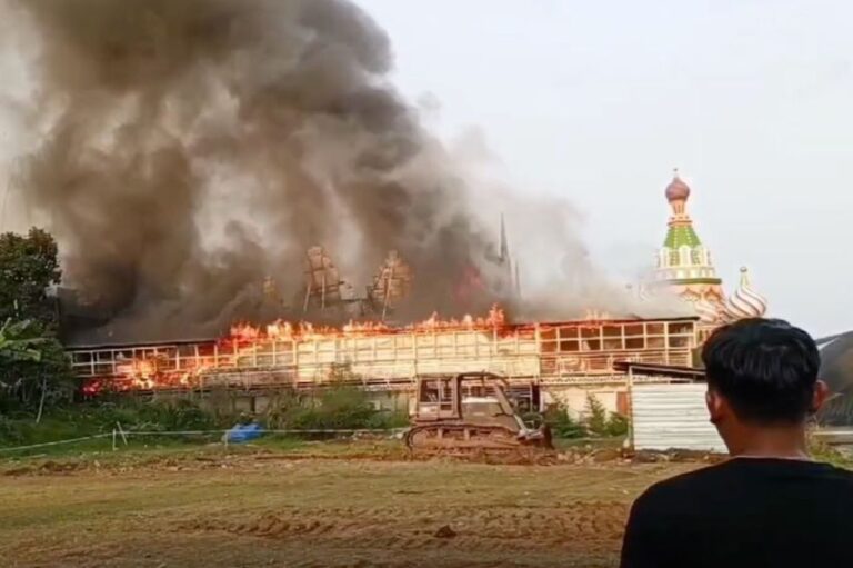 Ini Penyebab Kebakaran Taman Bunga Celosia Bandungan Semarang