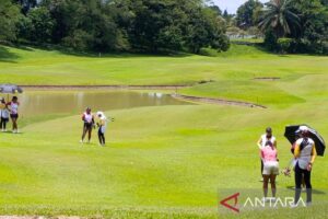 Jateng-DKI Jakarta bersaing ketat di ronde pertama golf “foursome mix”