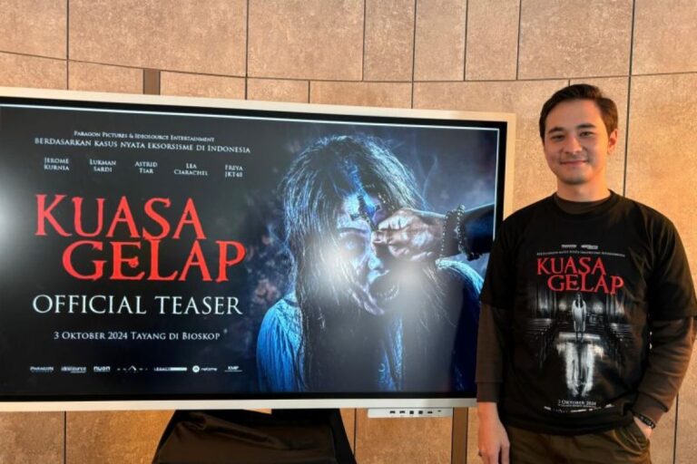 Jerome Kurnia belajar bahasa Latin untuk peran di film “Kuasa Gelap”