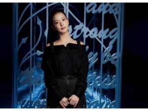 Jisoo Blackpink Tampil Memukau di Paris Fashion Week dengan Gaya Old Money