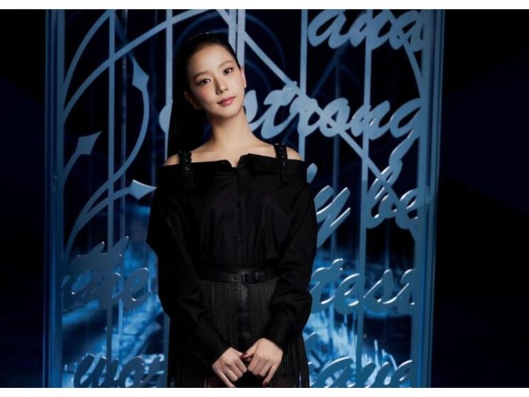 Jisoo Blackpink Tampil Memukau di Paris Fashion Week dengan Gaya Old Money