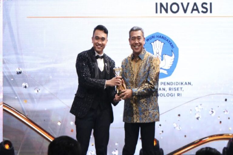 Kemendikbudristek Raih Tiga Penghargaan dalam iNews Award 2024