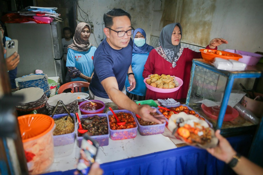 Ketika Ridwan Kamil Mendadak Jadi Penjual Nasi Uduk