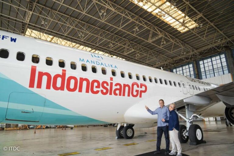 Kolaborasi BUMN, Logo IndonesianGP dan the Mandalika Mejeng di Pesawat Garuda