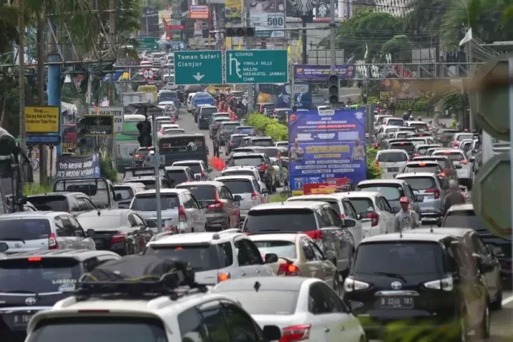 Macet Horor di Puncak, Jasa Marga Catat 42 ribu Kendaraan Menuju Sukabumi