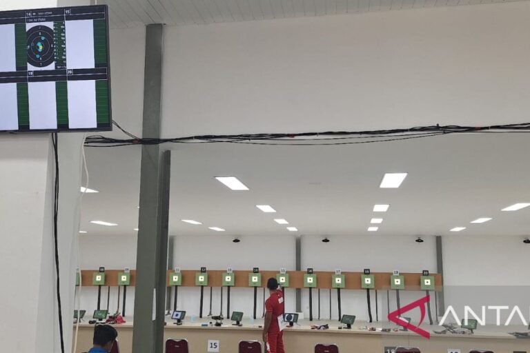 Menembak – Tim Jabar raih medali emas nomor 10m air pistol putra