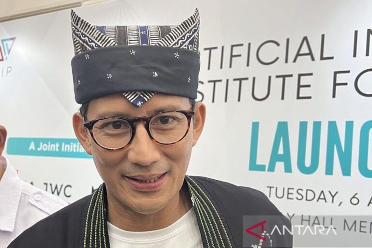 Menteri Sandiaga sepakat dengan usulan penghapusan pajak tiket pesawat