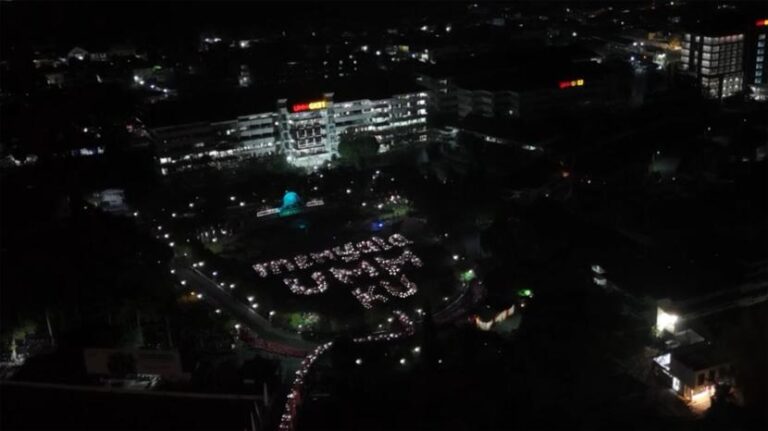 Meriahnya Pesmaba UMM, dari Flying Board hingga Formasi Flashlight