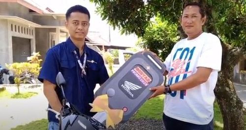 MNC Finance Berikan Hadiah Sepeda Motor kepada Nasabah di Kuningan