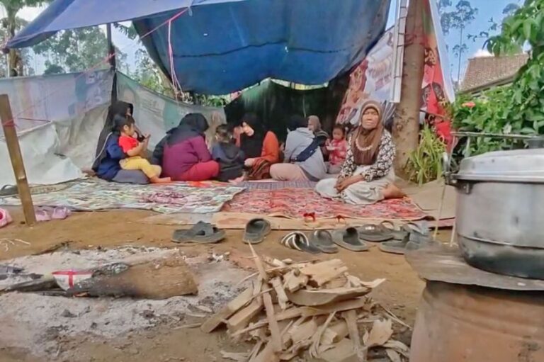 Nestapa Korban Gempa Bandung, Makan Singkong Rebus Tiap Malam dan Terserang Penyakit