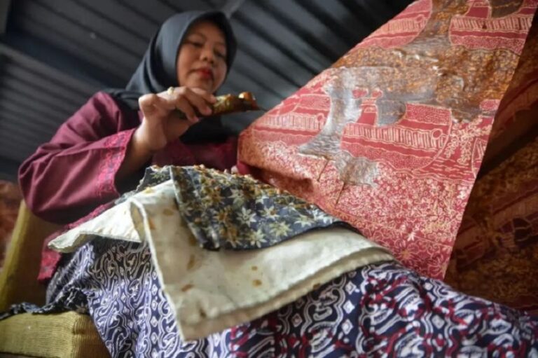 Pelajar dan Mahasiswa! Ini Pengertian Batik Secara Etimologis