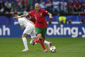 Pelatih Portugal Kagumi Profesionalitas Pepe, Masih Tangguh Bermain pada Usia 41 Tahun