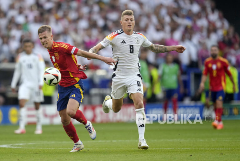 Pelukan dan Sanjungan Iringi Tarian Terakhir Toni Kroos di Lapangan Hijau