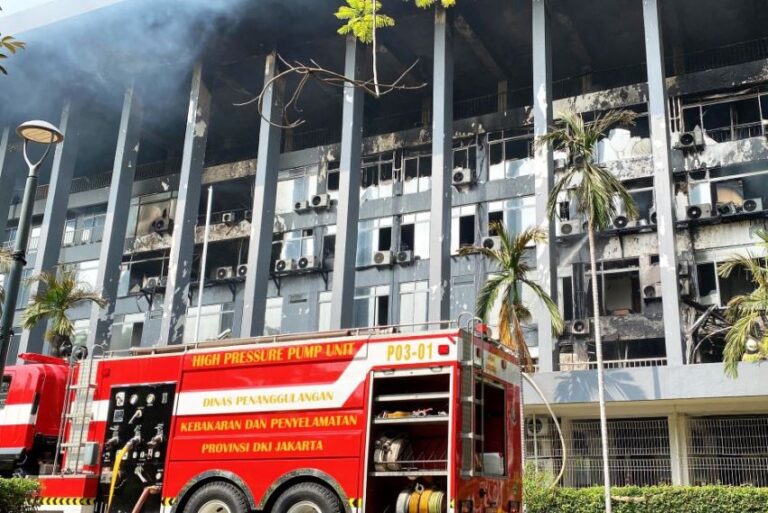 Pemadaman Gedung Bakamla Selesai, Damkar Pastikan Tak Ada Korban