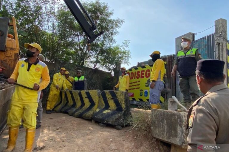 Pemkot Jaksel segel TPS tak berizin di Pesanggrahan