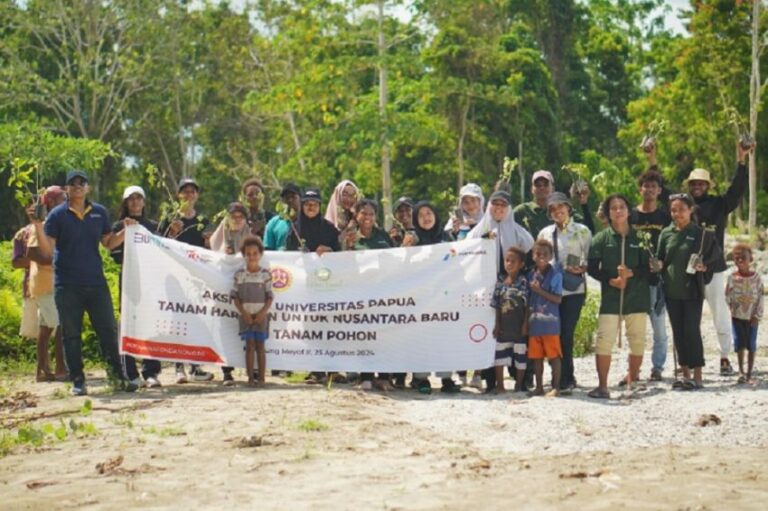 Penerima Beasiswa Tanam Ribuan Pohon di Sumatera hingga Papua