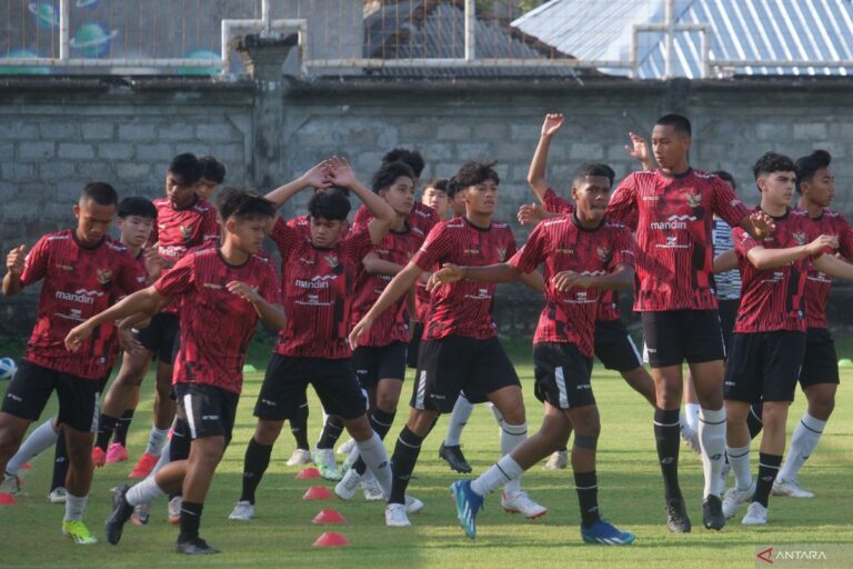 Pengamat nilai program ribuan lapangan sepak bola patut diwujudkan